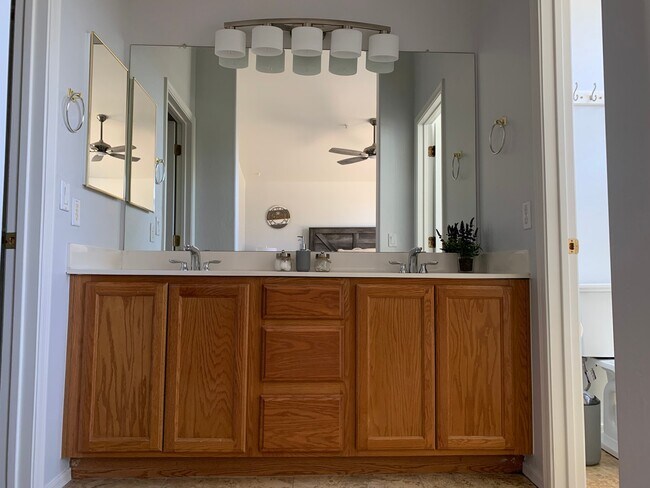 Foto del edificio - 10317 E Penstamin Dr