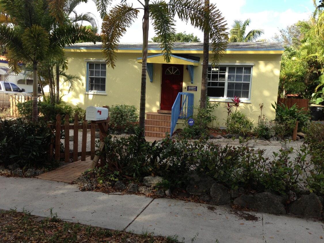 Primary Photo - 12220 NE 11th Pl