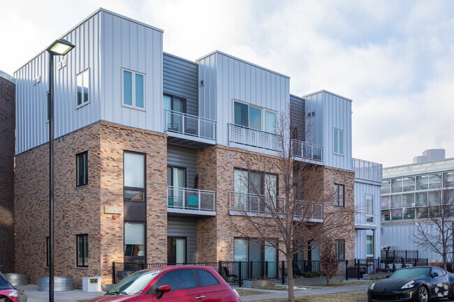 Building Photo - 2550-2590 Lawrence St