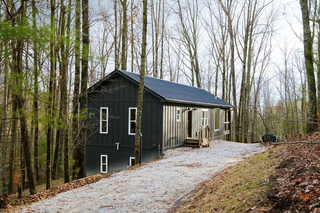 Foto del edificio - 372 Eagle Ridge Rd