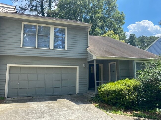 Gorgeous 3 Bedroom Chapel Hill Townhome Available in June! - Gorgeous 3 Bedroom Chapel Hill Townhome Available in June!