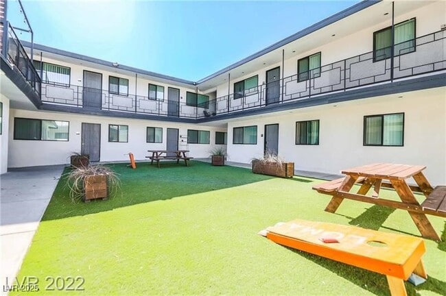 Foto del edificio - 2201 Fairfield Ave