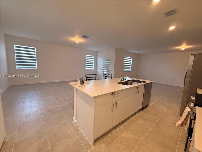 Foto del edificio - 2954 SE 23rd Ave