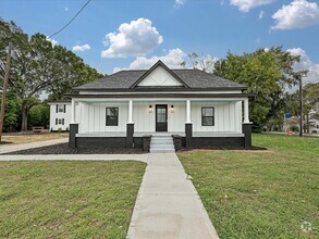 Building Photo - 328 Parkwood Ave