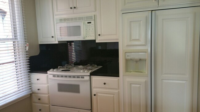 Building Photo - East Main Street