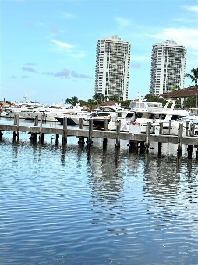 Foto del edificio - 3553 Magellan Cir