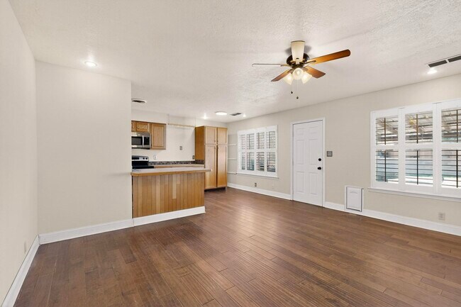 Foto del edificio - 6500 Martin Ct NE