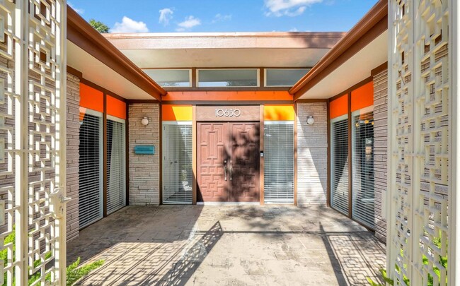 Foto del edificio - Exclusively Marketed by Wajdi Ahmad with Realty Of America. For more information please visit HAR...