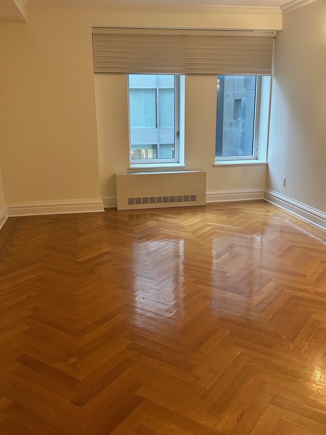 Building Photo - 502 Park Ave