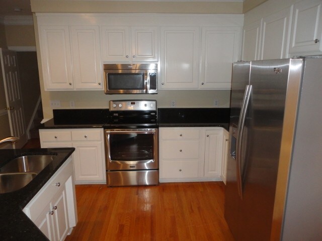 Foto del edificio - 8013 Looking Glass Court