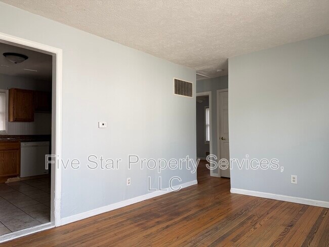 Foto del edificio - 1028 W Iles Ave