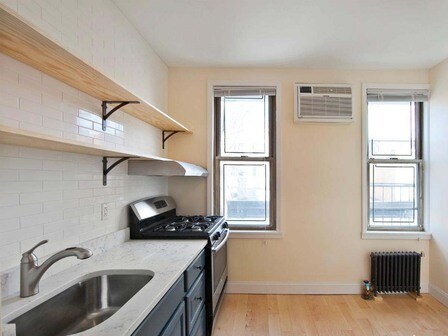 Building Photo - 280 Devoe St