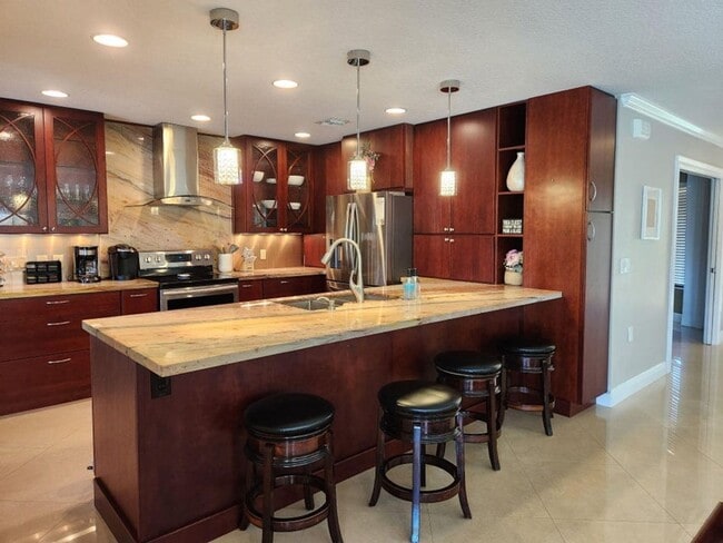 Foto del edificio - 3250 Lakeview Blvd