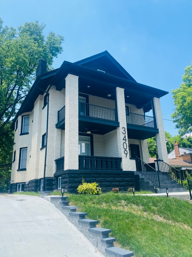 Building Photo - 3409 Fernside Pl