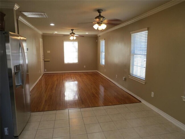 Foto del edificio - 2 Bedroom 1 Bathroom Washer/Dryer included.
