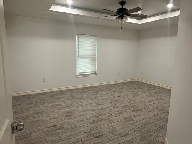 Foto del edificio - 806 Old Angleton Rd