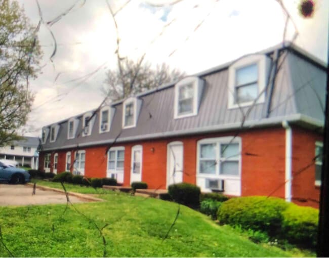 Building Photo - 104 Meadow Cir
