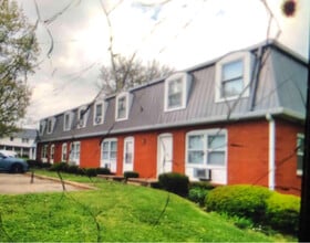Building Photo - 104 Meadow Cir