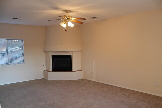 Building Photo - 256 Glenridge Park Ln NE