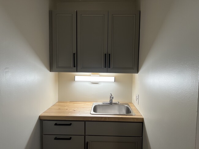 Building Photo - 143 Cleaves St