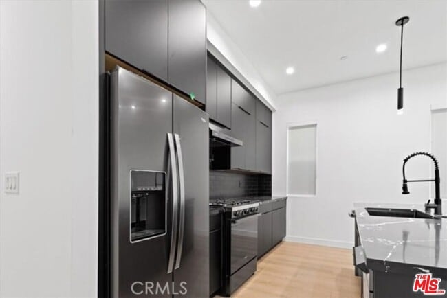 Foto del edificio - 1525 S Carmelina Ave