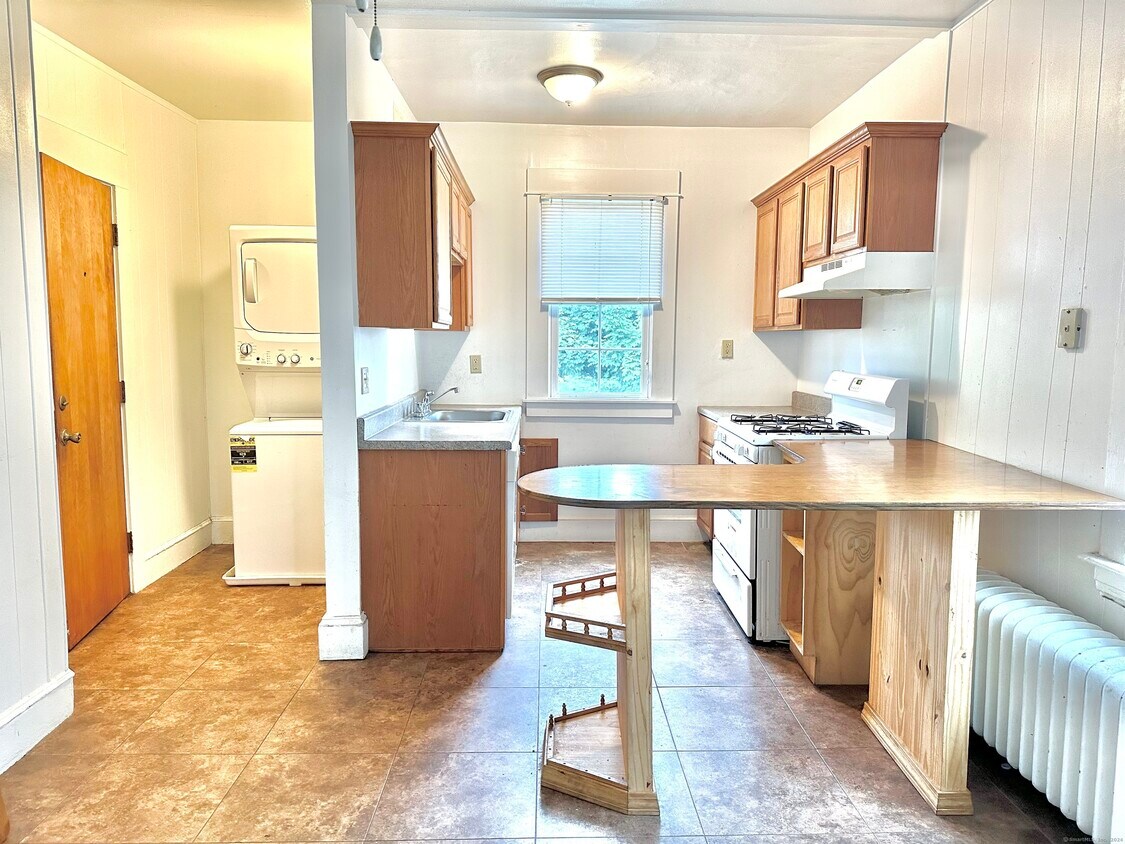 Primary Photo - 132 East Ave