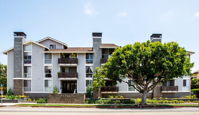 Front - 11706 Montana Ave