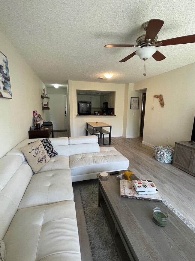 Building Photo - 441 SE 10th St