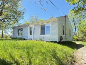Building Photo - 2124 Lansing Ave