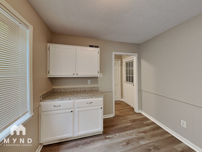 Building Photo - 6082 Belle Grove Cove N