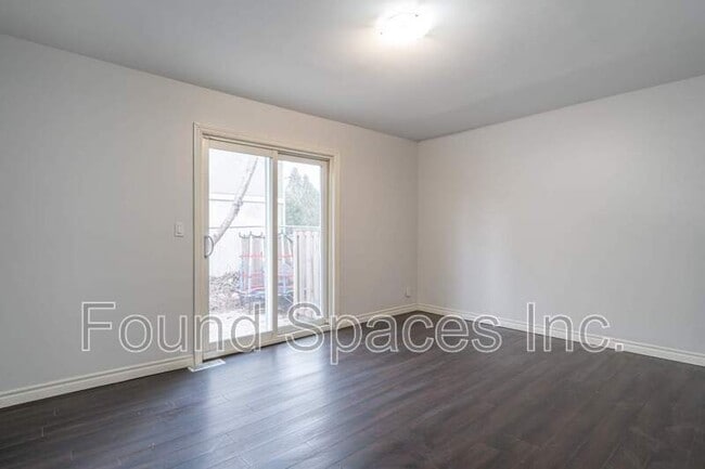 Building Photo - 99 Cheever St