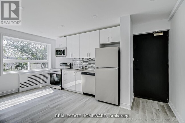Building Photo - 419-419 Woodbine Ave