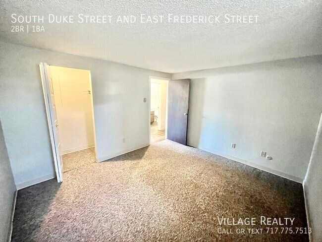 Foto del edificio - 129 S Duke St