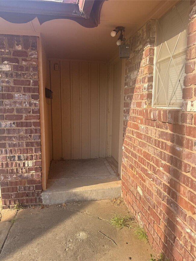 Building Photo - 315 Willow Pl
