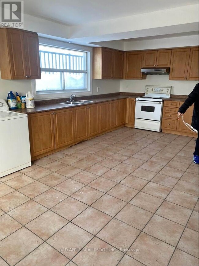 Building Photo - 211 Milvan Dr