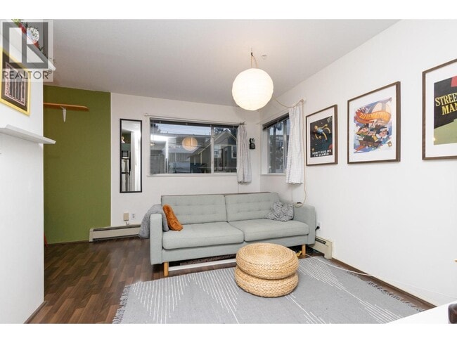 Building Photo - 33 N Templeton Dr