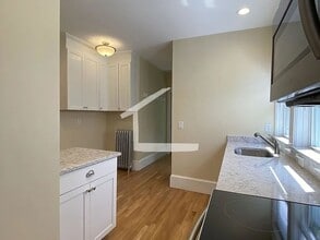 Building Photo - 318 Tappan St