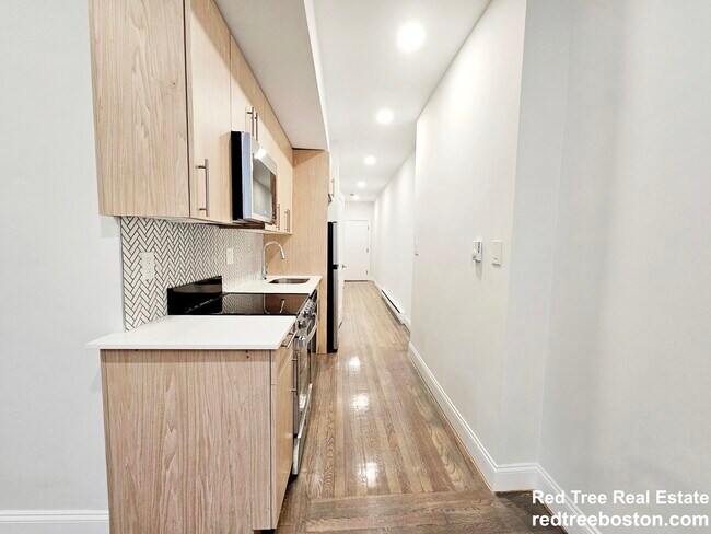 Building Photo - 529 Beacon St