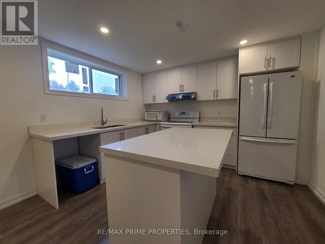 Building Photo - 22 Oakhurst Dr