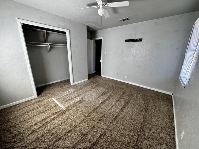 Building Photo - 1411 Deville St