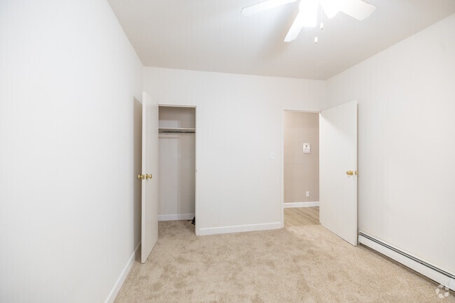 1BR, 1BA - 528SF - Bedroom - 1560 N. Prospect Ave.