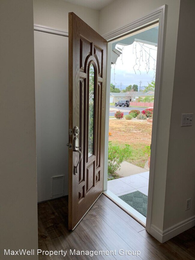 Foto del edificio - 4 br, 3 bath House - 9822 Monogram Ave.