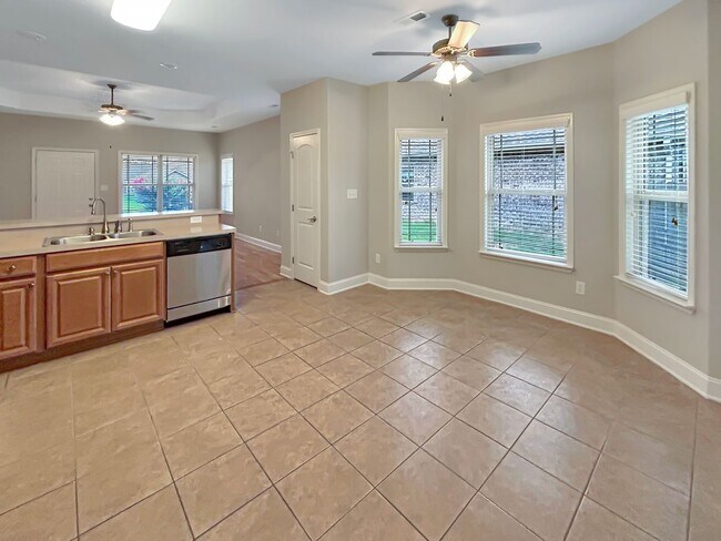 Foto del edificio - Lovely 3-Bedroom Home with Modern Amenitie...