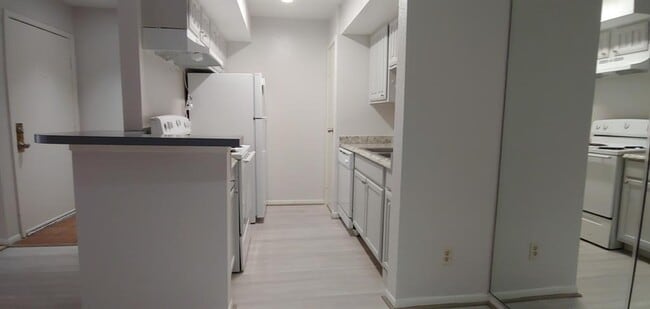 Building Photo - 10202 Forum Park Dr