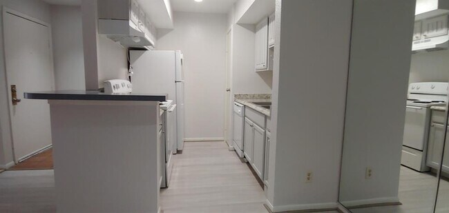 Building Photo - 10202 Forum Park Dr
