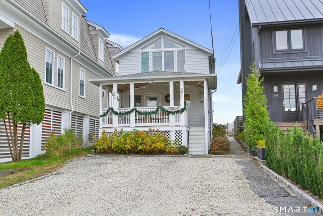 Foto del edificio - 1235 Fairfield Beach Rd