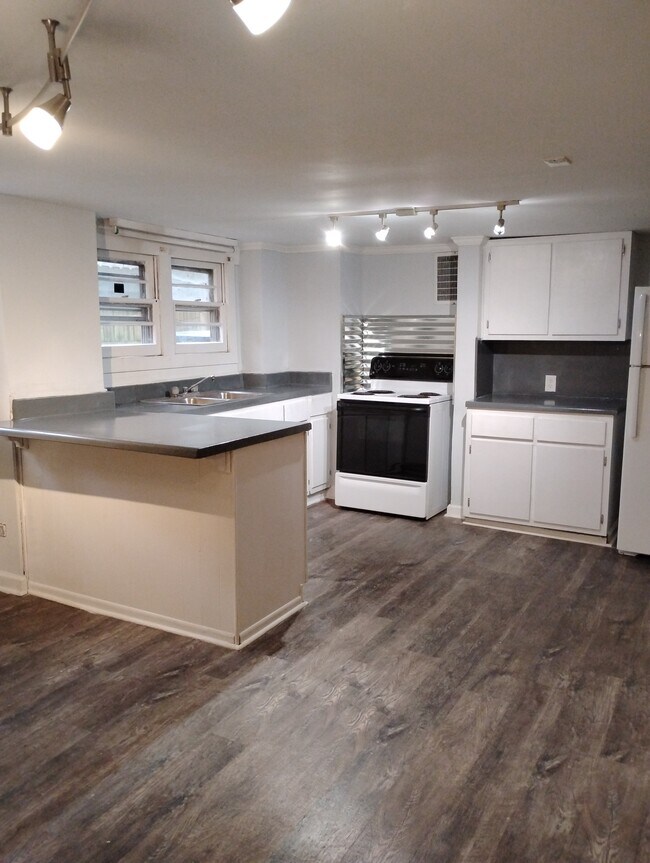 Foto del edificio - 210 Edward St