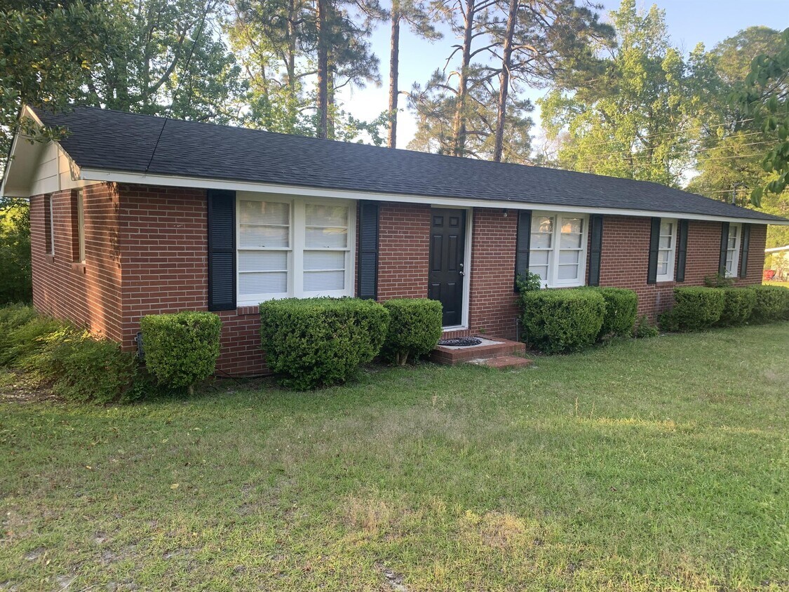 Foto principal - 5555 Russell Ave