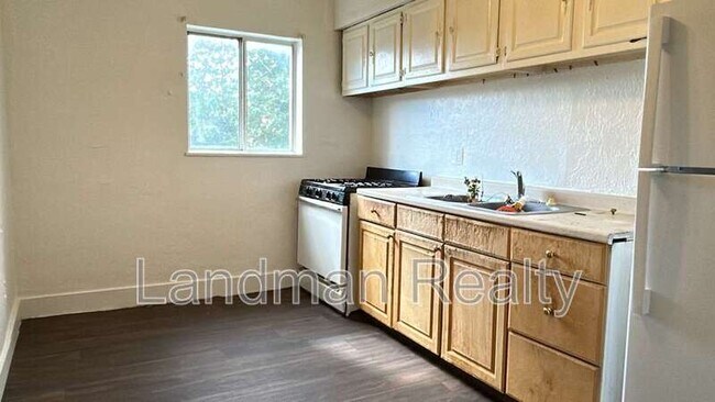 Foto del edificio - 711 Russellwood Ave