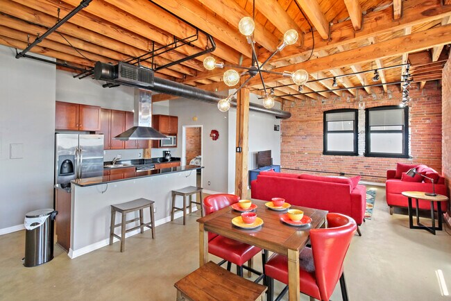 Foto del edificio - 6533 E Jefferson Ave